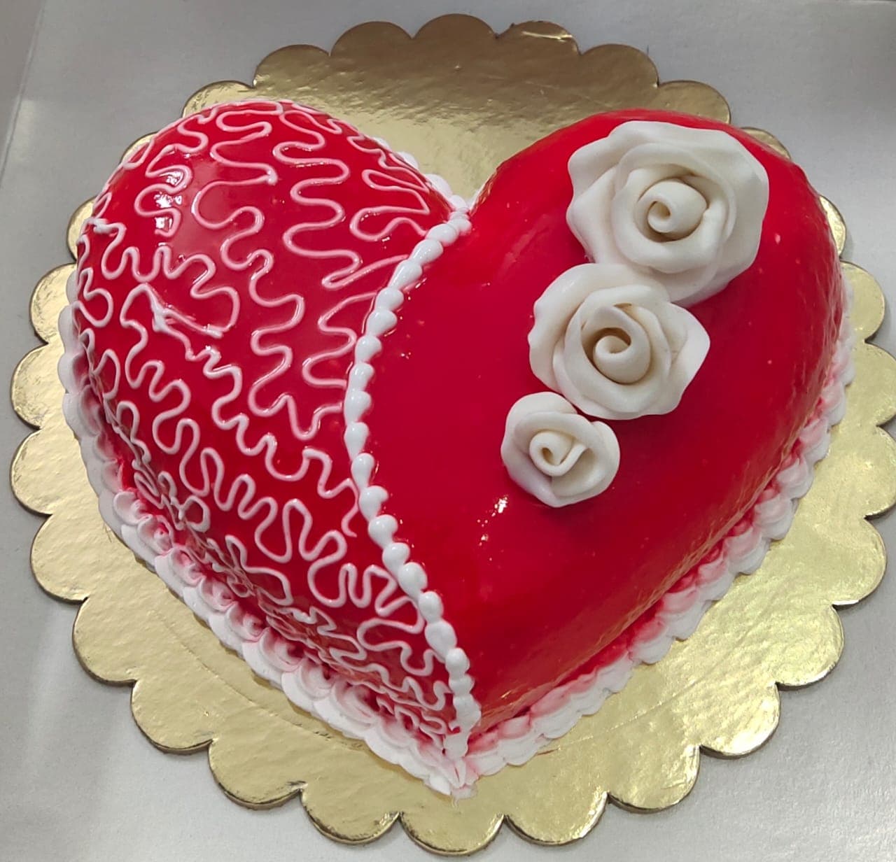 Heart-shaped mirror glaze cake with white roses